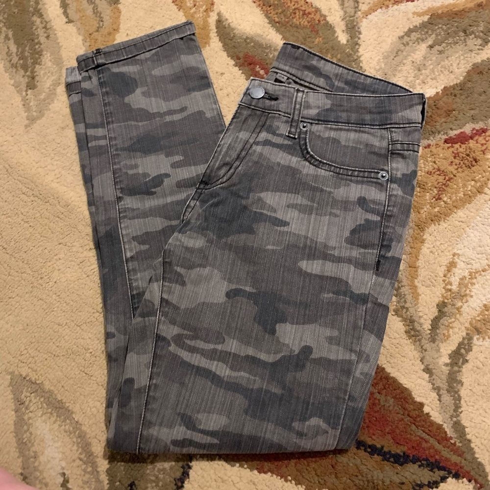 Carmar camo print jeans size 24